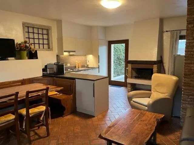 Ferienhaus In Carlotte Mit Eigenem Garten لاتيزي
